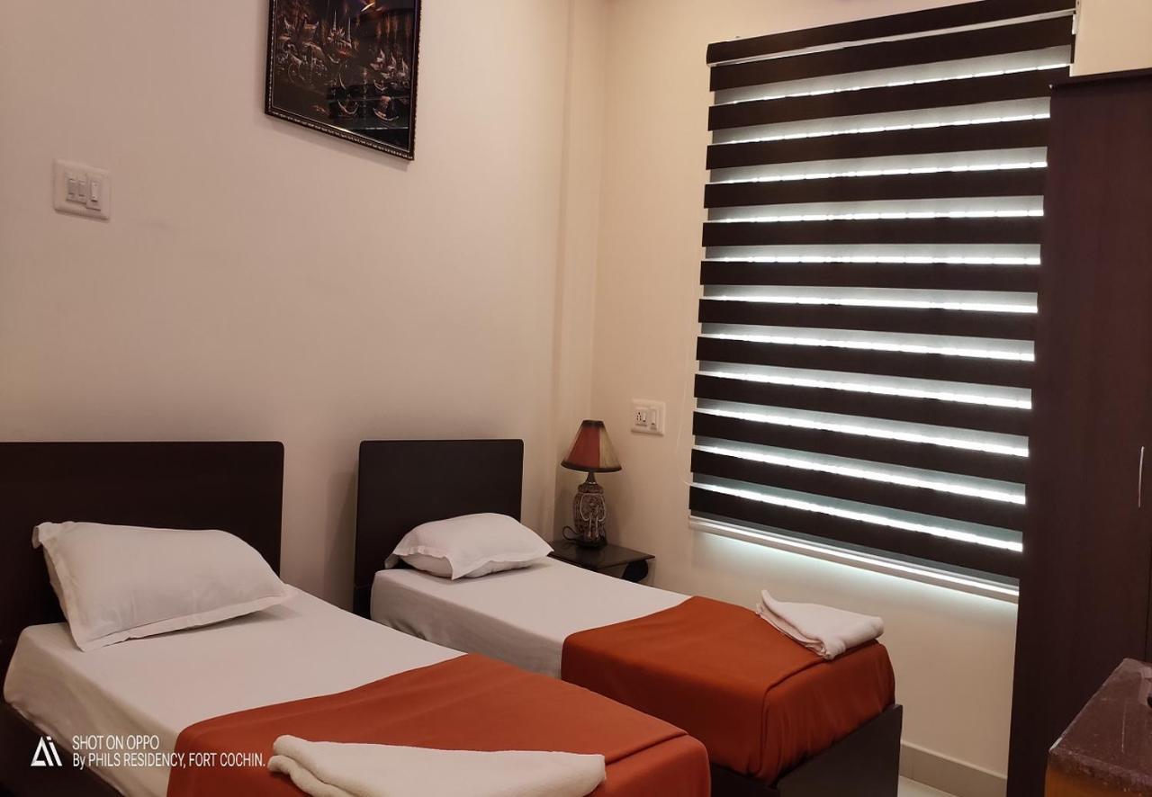 Phils' Residency & Banquets Hotel Kochi Exterior foto