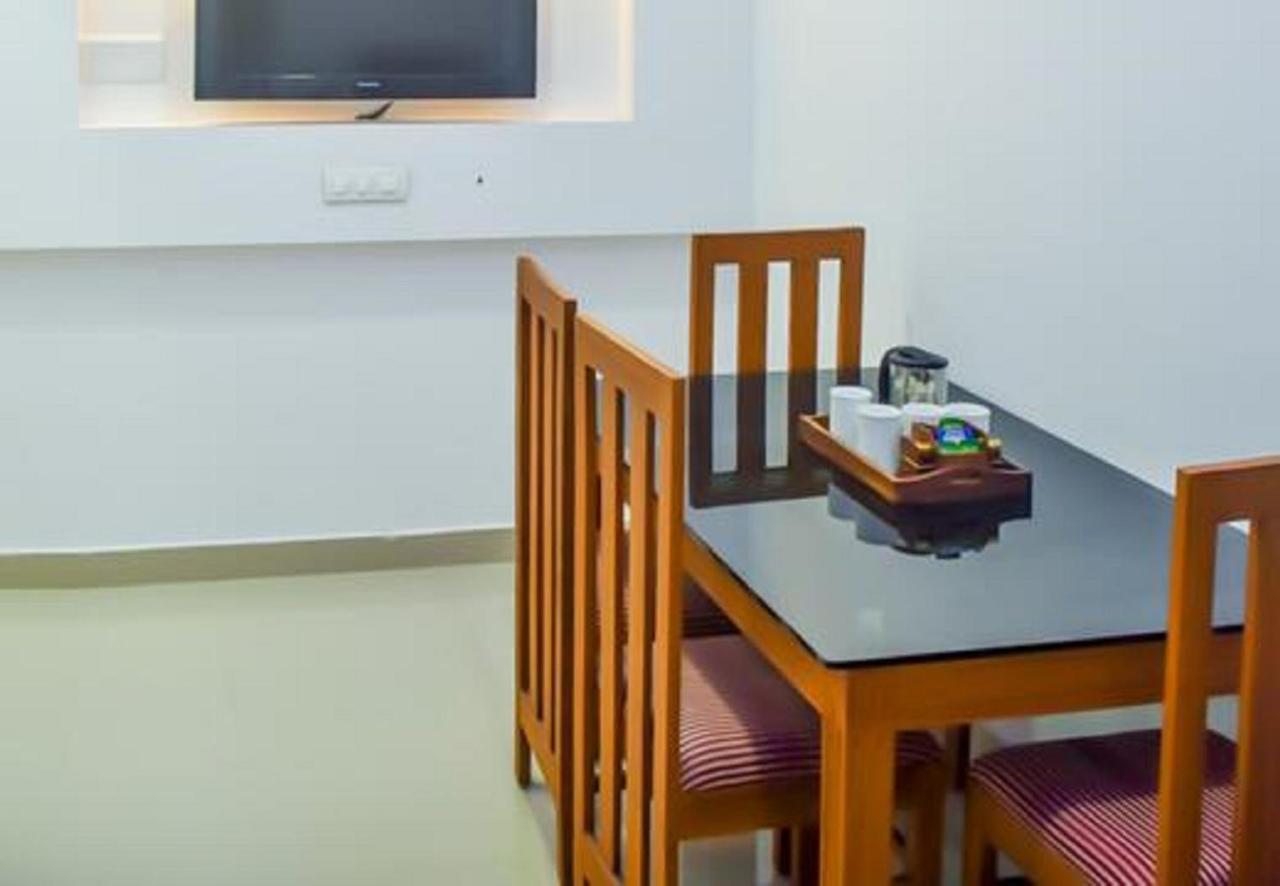 Phils' Residency & Banquets Hotel Kochi Exterior foto